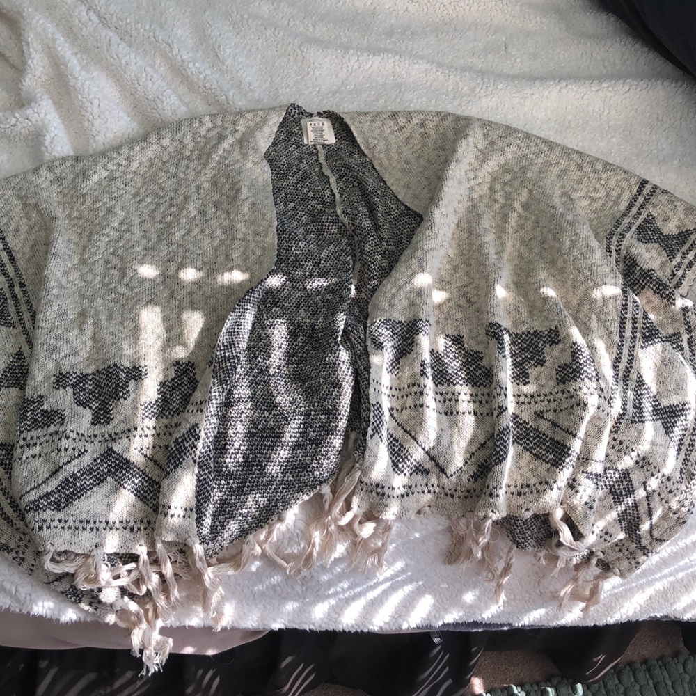 Billabong poncho sweater